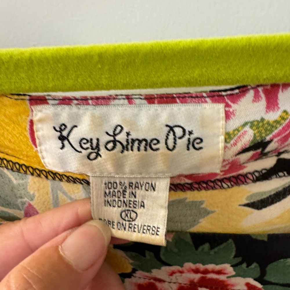vintage bohemian floral patchwork blouse from the brand Key Lime Pie. Size XL